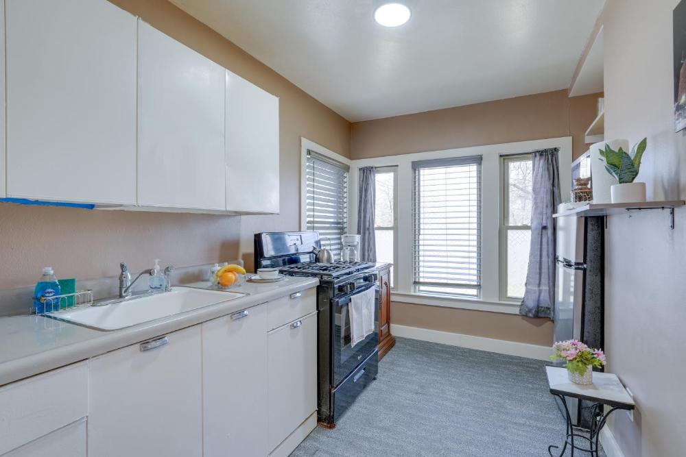 Cozy Kalamazoo Studio, 4 Mi to Downtown Area!